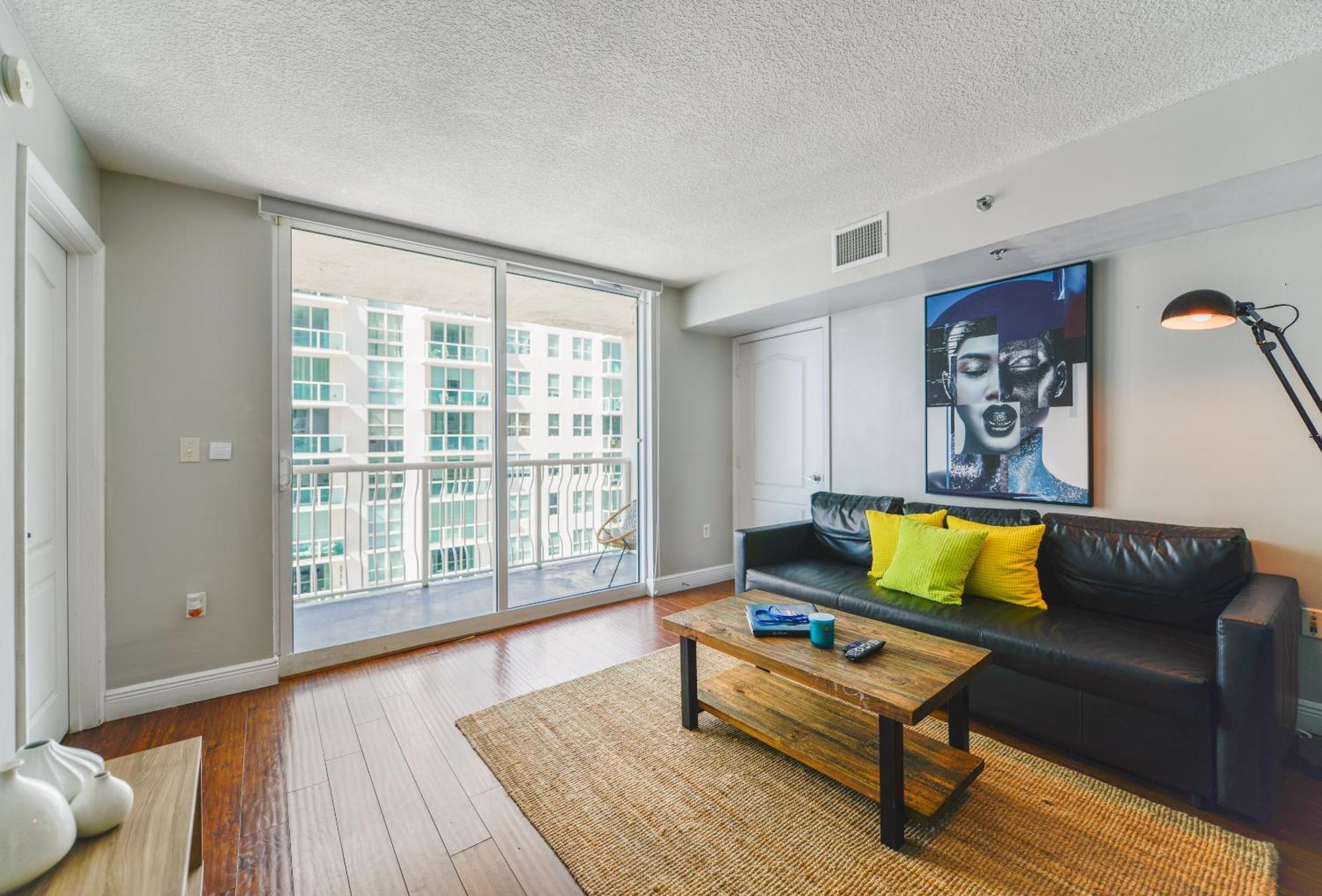 Amazing 3 Bedroom Condo At Brickell With Pool Miami Exterior photo