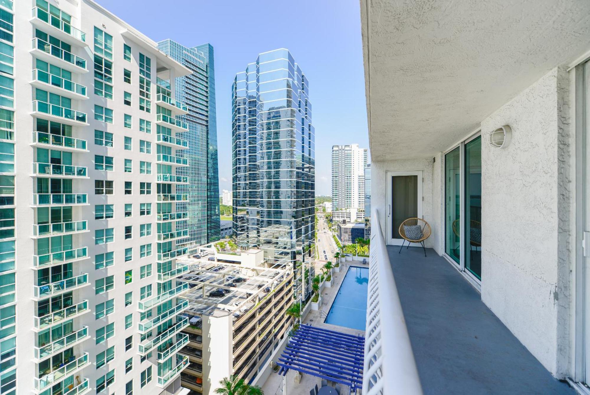 Amazing 3 Bedroom Condo At Brickell With Pool Miami Exterior photo